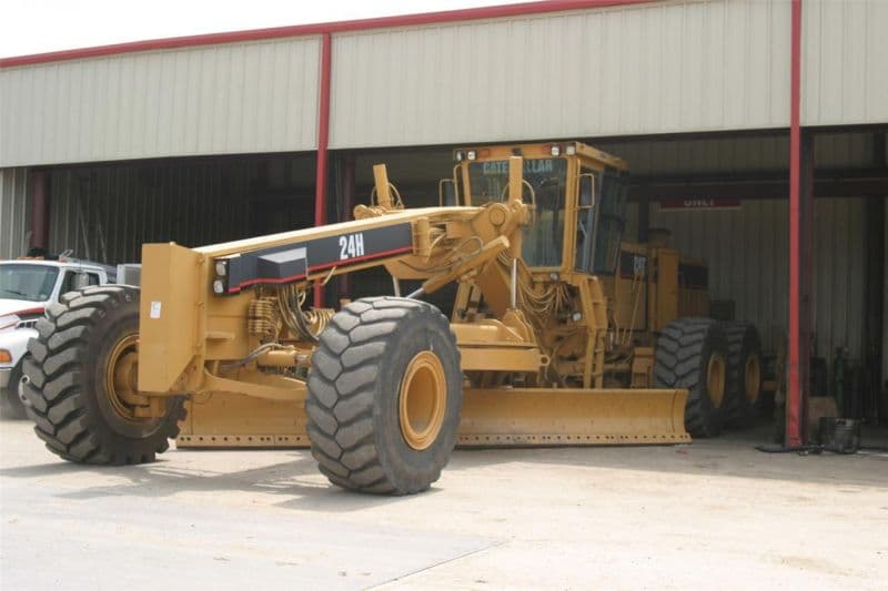 Niveleuse CAT 140